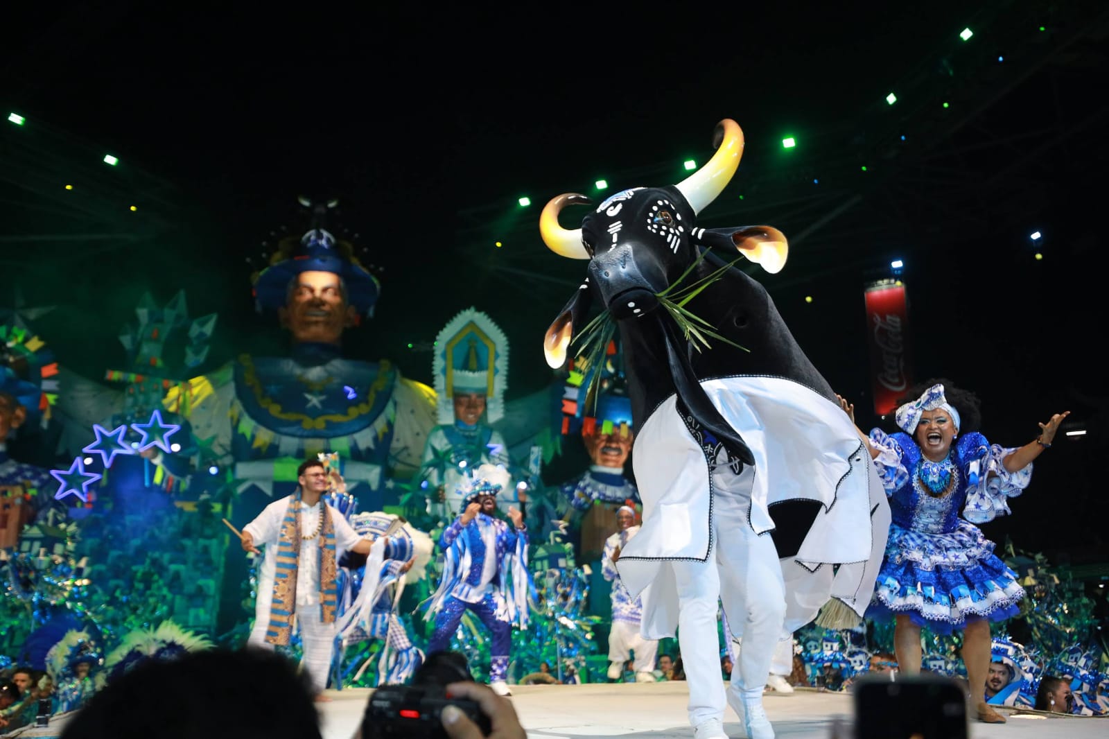 Caprichoso abre Festival com aposta em grandes alegorias e relação histórica entre o parintinense e o boi-bumbá