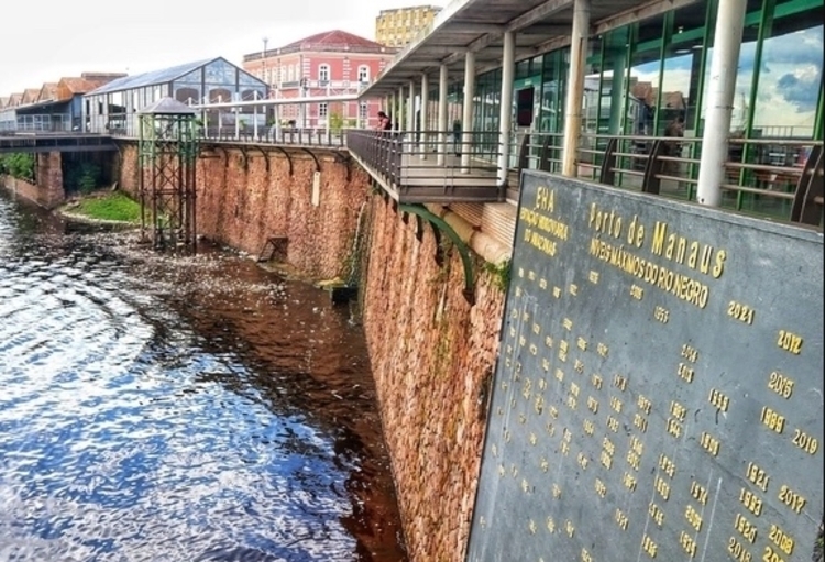 Nível do rio Negro baixa, em média, 20 cm por dia em Manaus