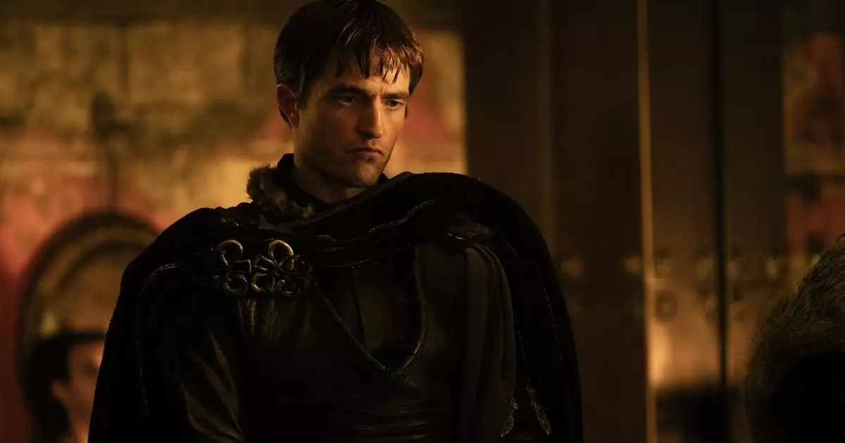 Robert Pattinson como Antínoo
