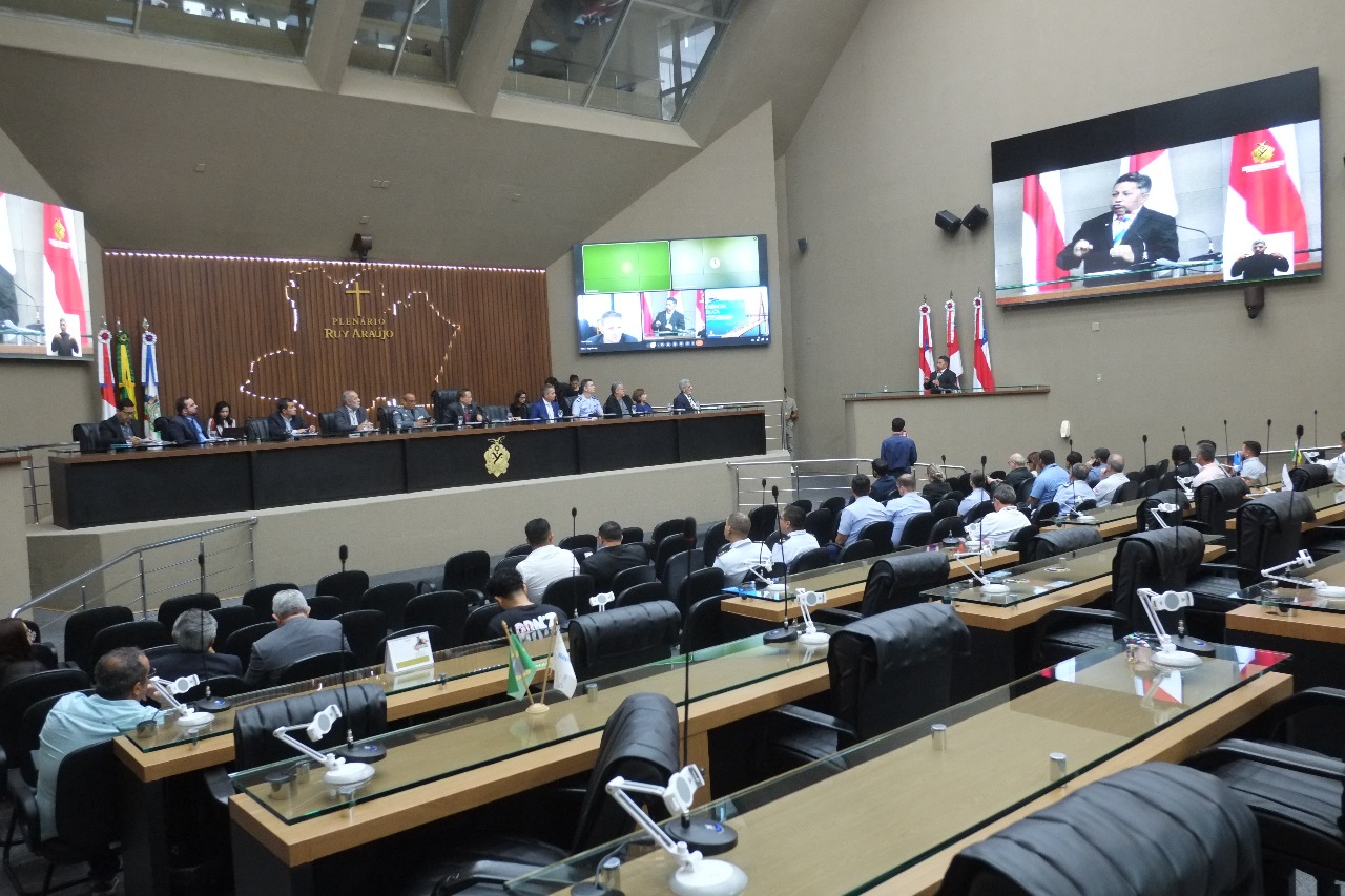 Votação na Aleam para definir governador até fim de 2026 será nominal e aberta