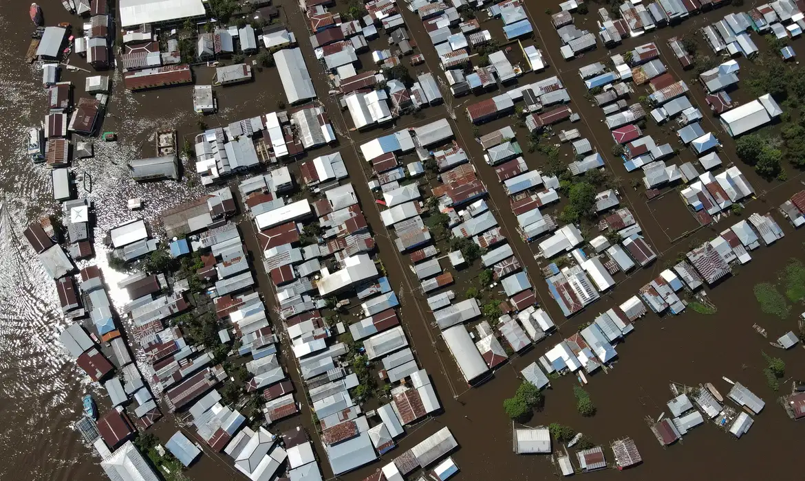 AM chega a 15 cidades que decretaram emergência por causa da cheia dos rios