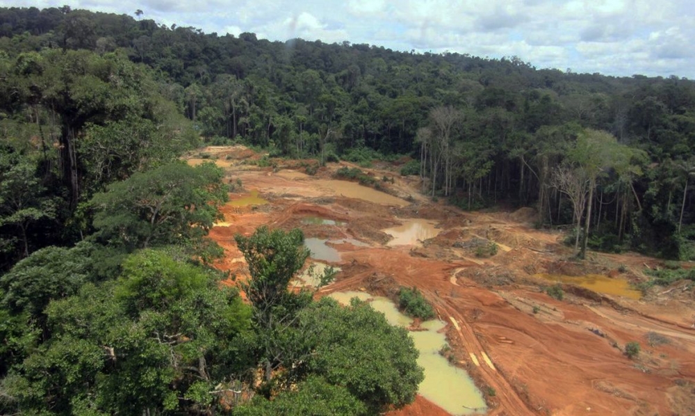 Senado realiza audiência para ouvir representantes de outros países sobre mineração em terras indígenas; lideranças yanomami presentes requisitam fala e têm pedido negado durante a reunião