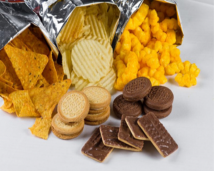 Alimentos ultraprocessados na primeira infância podem ter impactos emocionais, alertam especialistas