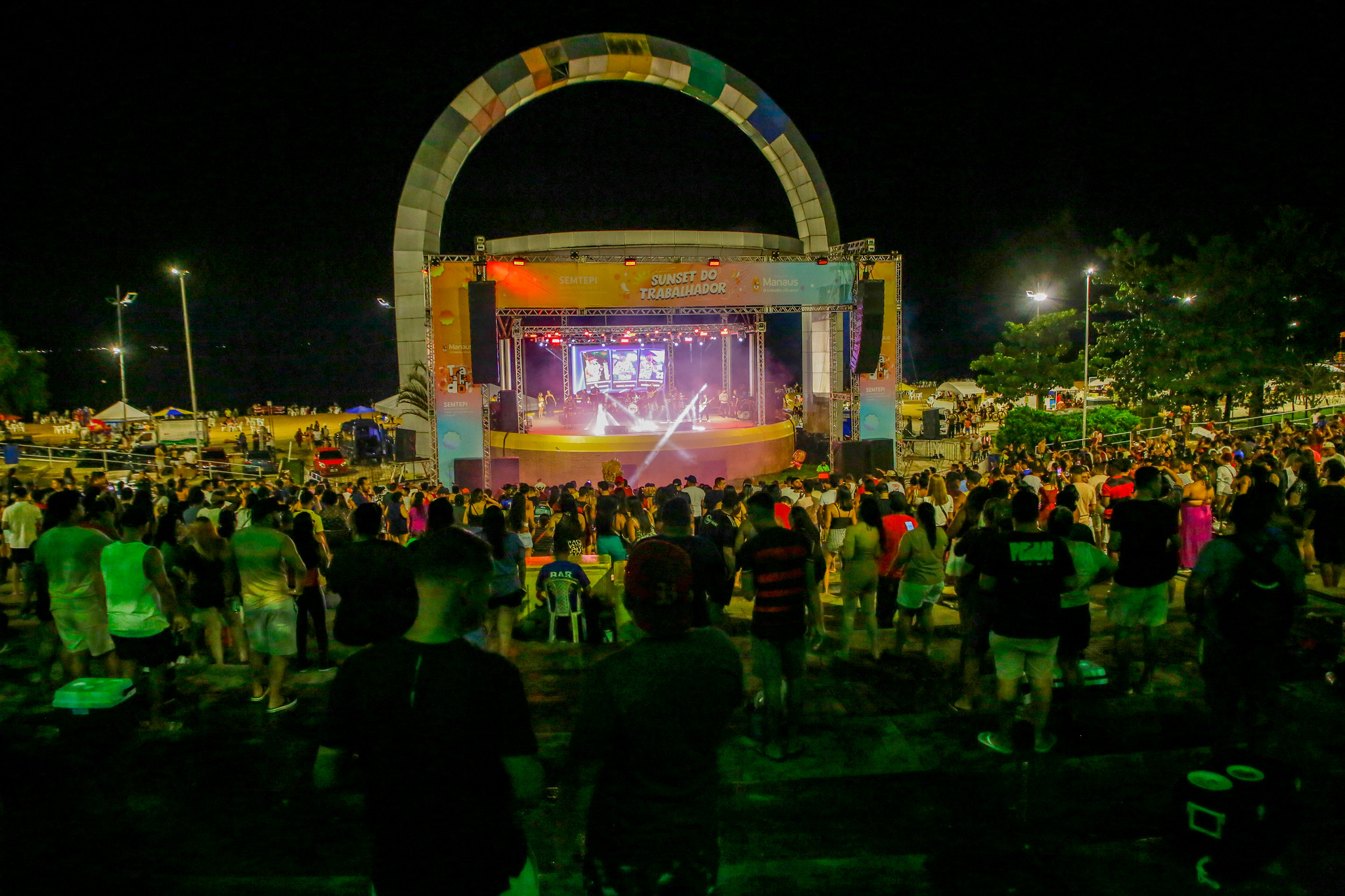 Dia do Trabalhador: shows e atividades físicas marcam programação na Ponta Negra