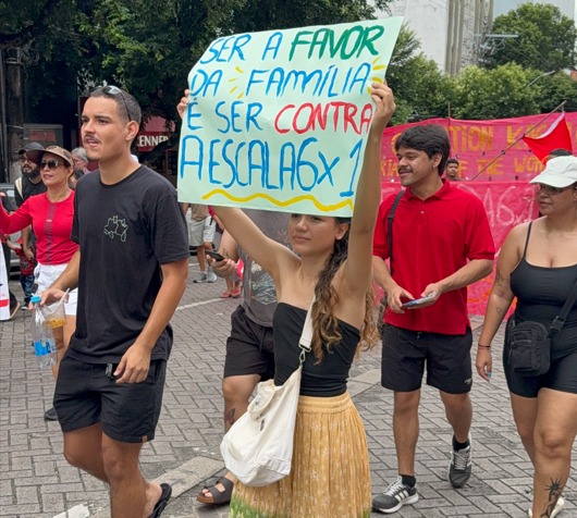 Dia do Trabalhador tem atos no Centro de Manaus com críticas à escala 6x1