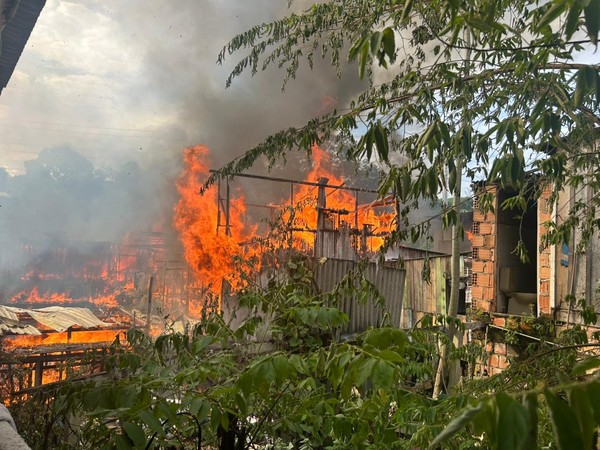 Famílias atingidas por incêndio no São Jorge vão receber auxílio aluguel
