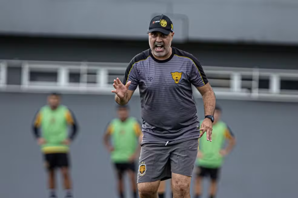 Treinador do Amazonas mostra satisfação com equipe, mas lamenta lesionados e suspensos