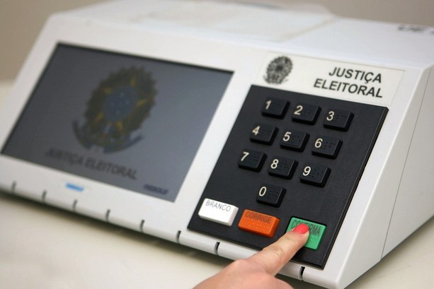 Onze pesquisas eleitorais foram registradas no TRE-AM entre março e abril de 2026