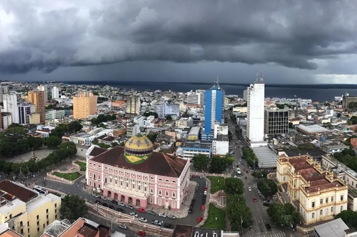 Manaus e mais 35 cidades do Amazonas estão em alerta laranja de chuvas intensas