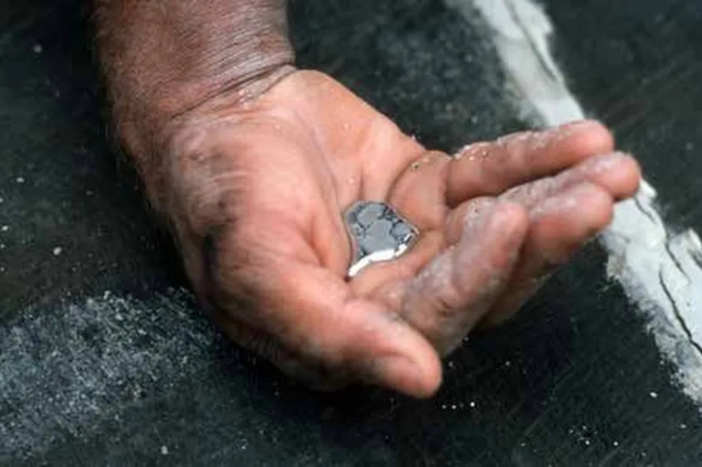 Governo prepara plano com crédito para garimpeiros e controle de ouro para eliminar uso de mercúrio no Brasil