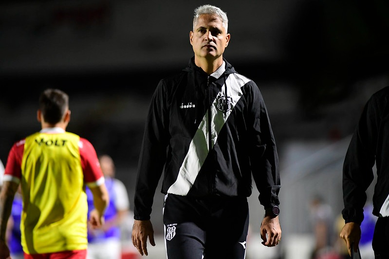 Novo técnico do Amazonas, Rodrigo Santana estreia contra o Guarani neste domingo (31)