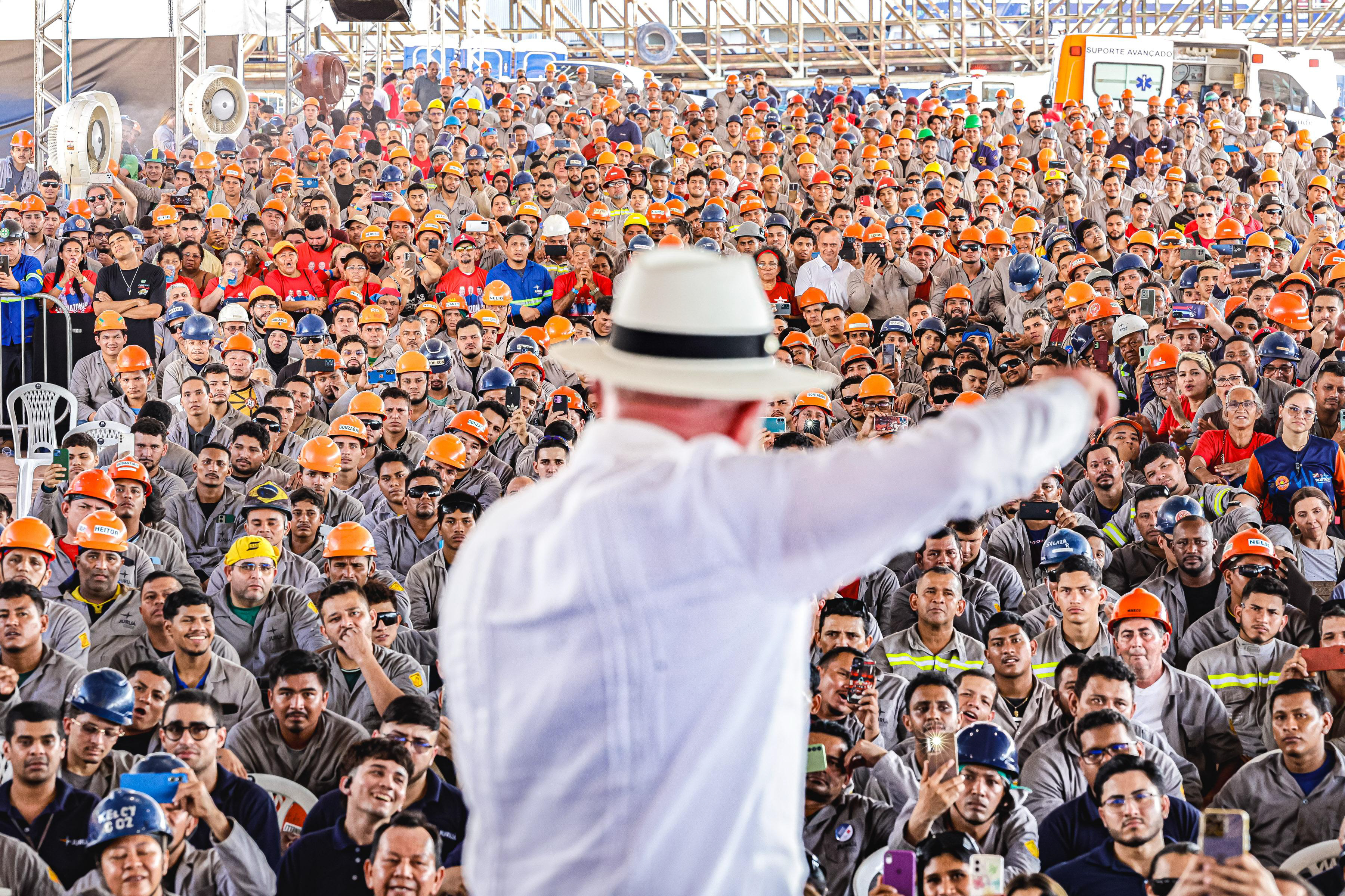 Em Manaus, Lula diz que recursos para recuperação da BR-319 já estão encaminhados