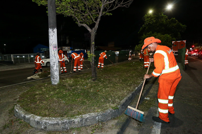 Ação de limpeza recolhe 50 toneladas de resíduos em espaços públicos de Manaus