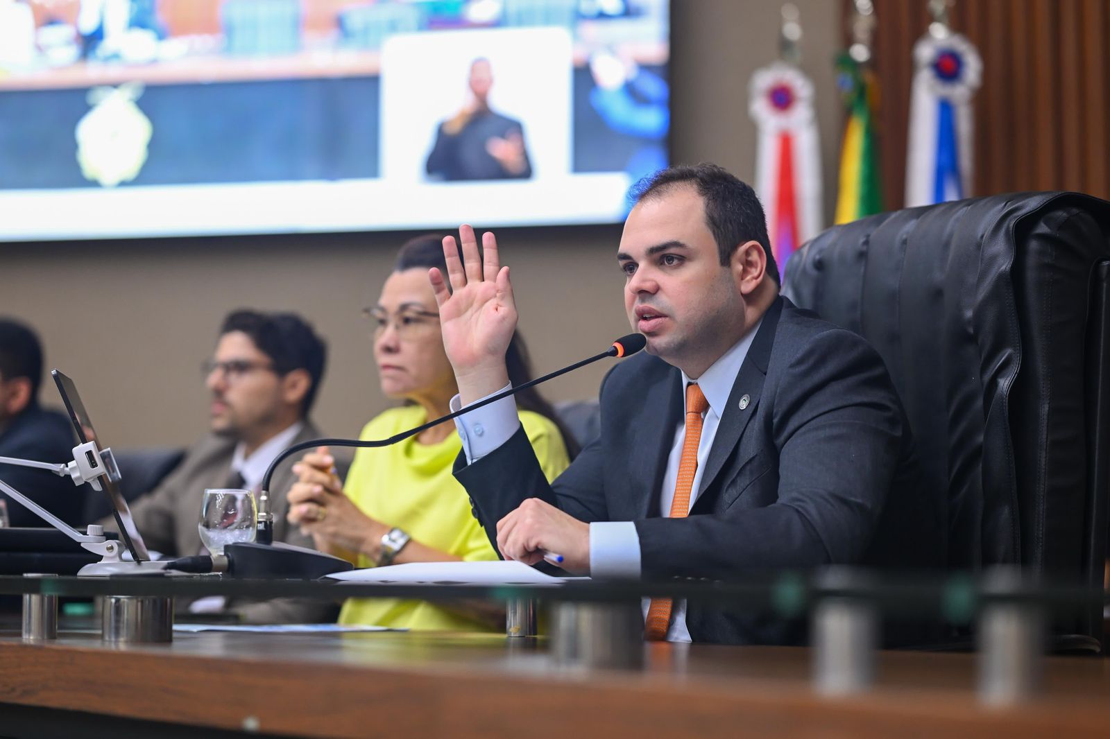 Cidade diz que R$ 100 mi da Afeam pertencem ao AM e negocia liberação na Aleam