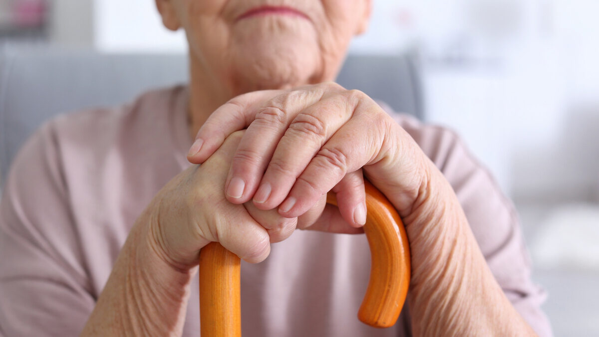 Menopausa pode comprometer saúde dos ossos e especialista alerta para prevenção de doenças como osteoporose