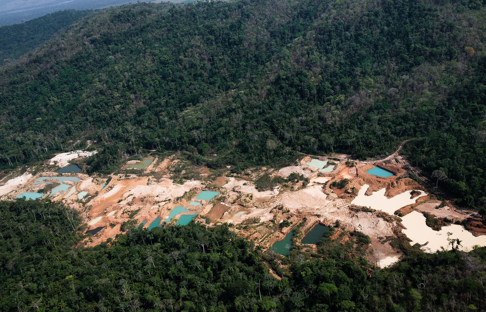 Justiça determina suspensão da extração de minério em terra indígena no sul do AM