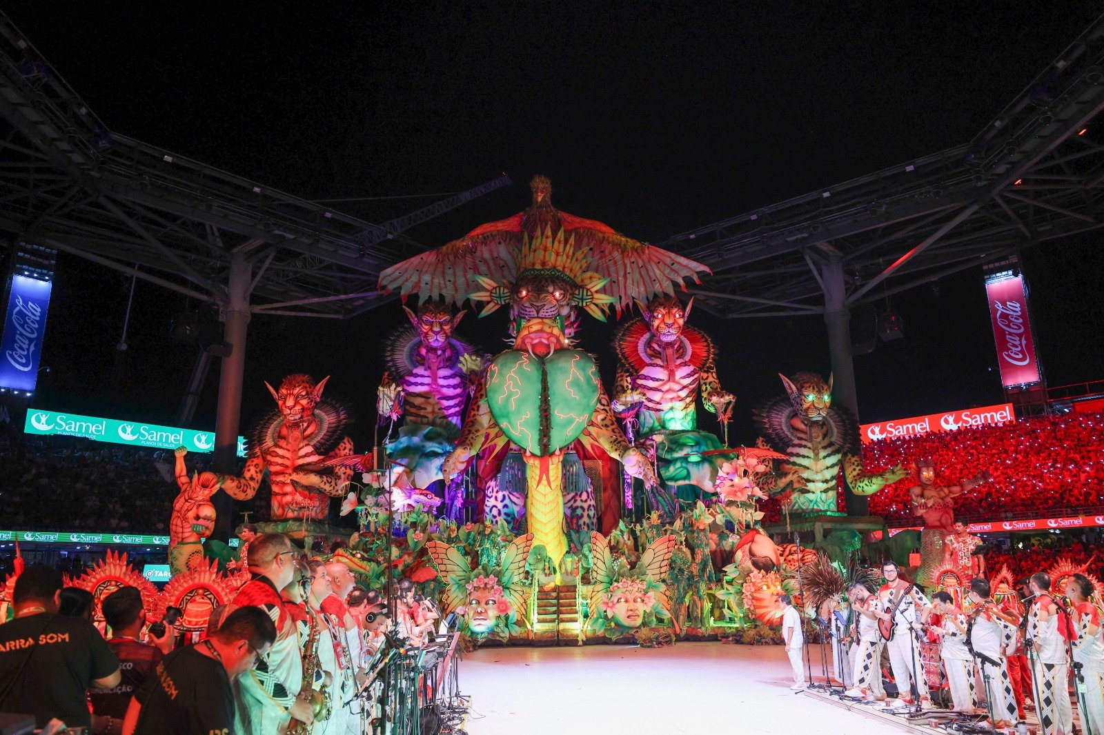 Laços que unem "parentes" da Amazônia marcam segunda noite grandiosa do Garantido
