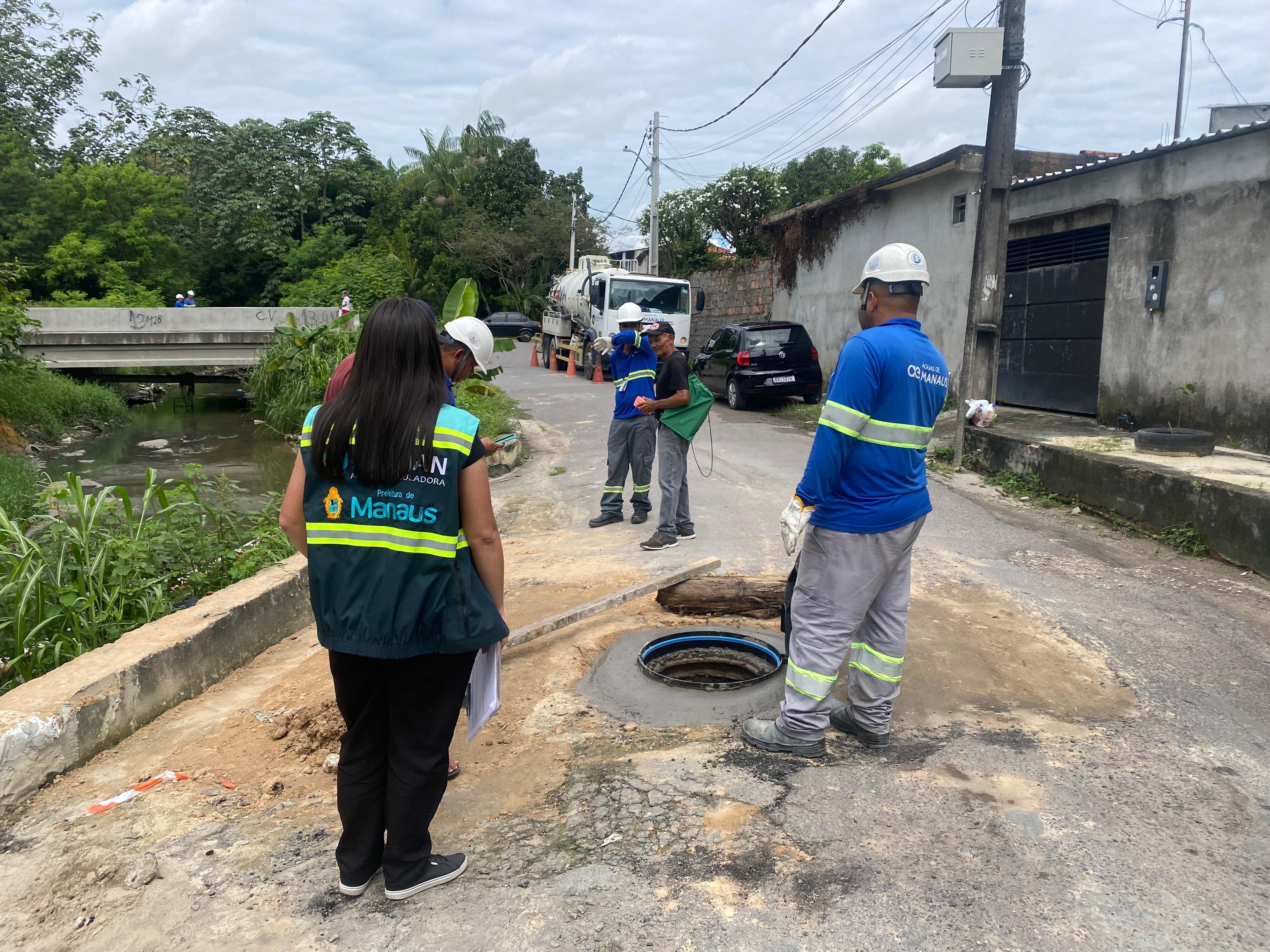Prefeito critica intervenções da Águas de Manaus nas ruas; concessionária diz que cumpre regras