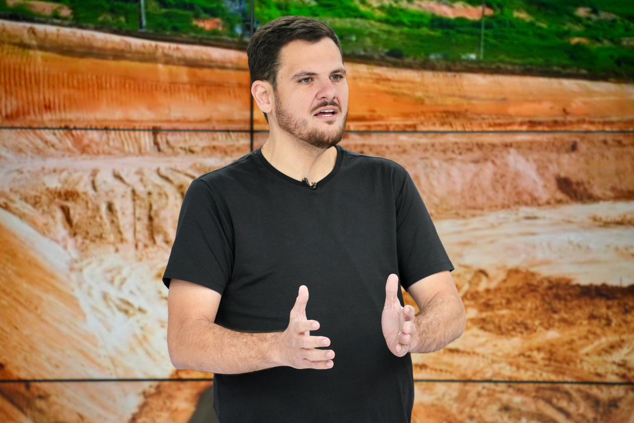 Renato Junior anuncia antecipação do 13⁰ salário de servidores de Manaus e alargamento de avenidas
