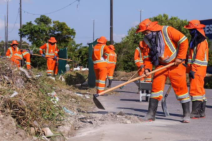 Operação recolhe 224 toneladas de lixo em Manaus