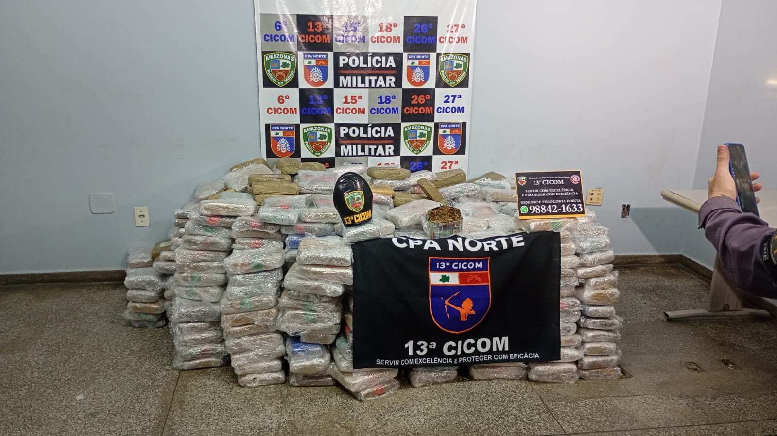 Polícia apreende quase 800 kg de drogas em um galpão na Cidade de Deus, em Manaus