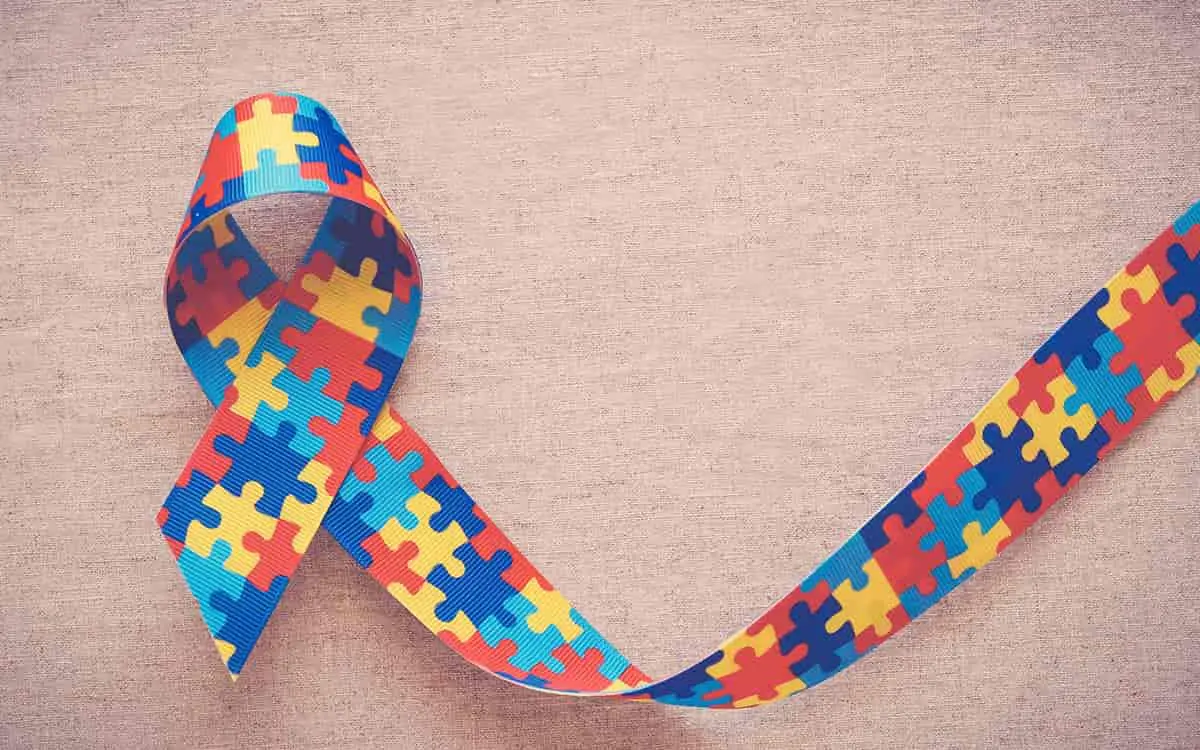 Especialistas alertam para importância da autonomia com suporte para autistas na chegada à vida adulta