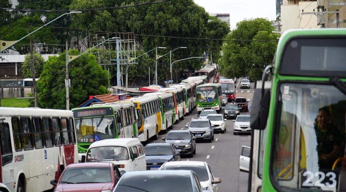 Escolas de Manaus mantêm aulas mesmo com paralisação parcial no transporte coletivo