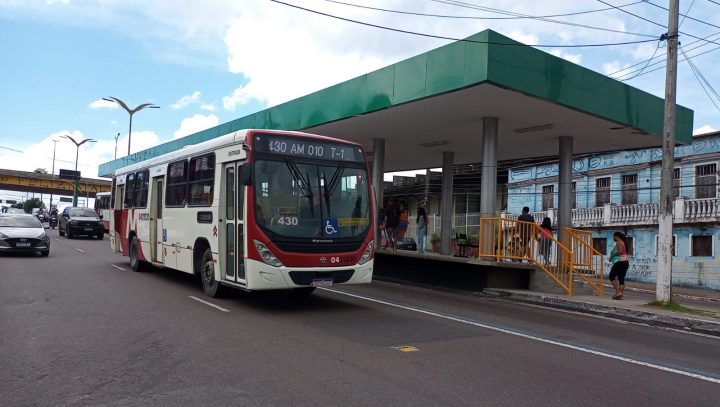 Greve no transporte coletivo de Manaus entra no terceiro dia