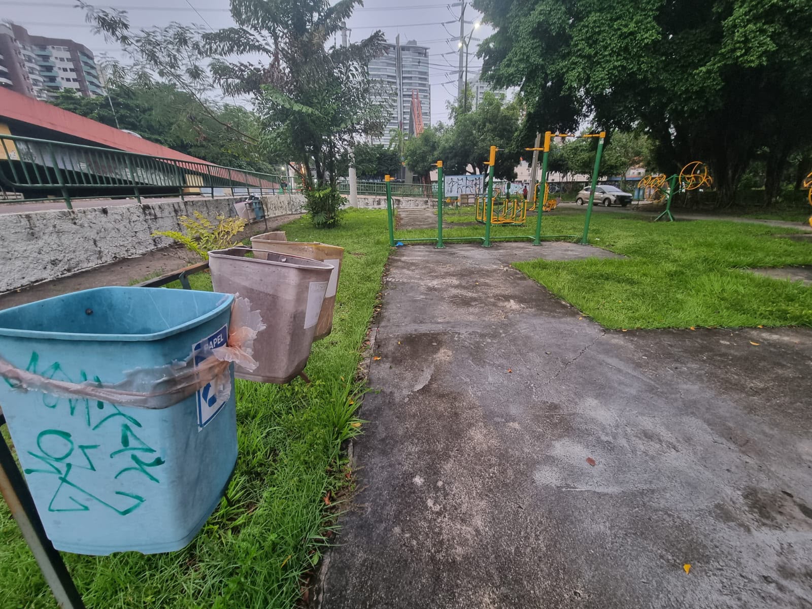 Frequentadores denúnciam falta de manutenção no Passeio do Mindu, em Manaus