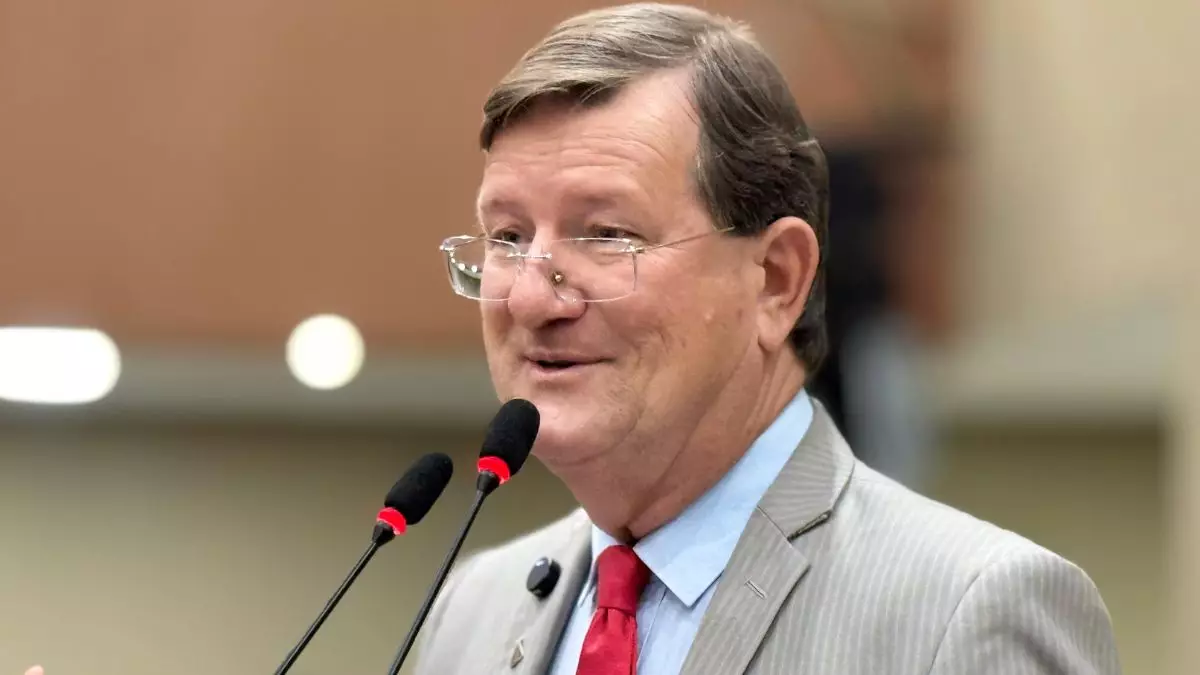Zé Ricardo recua de pré-candidatura à Câmara Federal e vai disputar vaga na Aleam