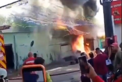 Incêndio destrói borracharia no Parque das Nações e assusta moradores da área