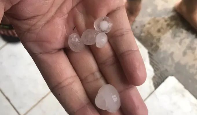 Em meio a período de altas temperaturas, cidade do AM registra chuva de granizo