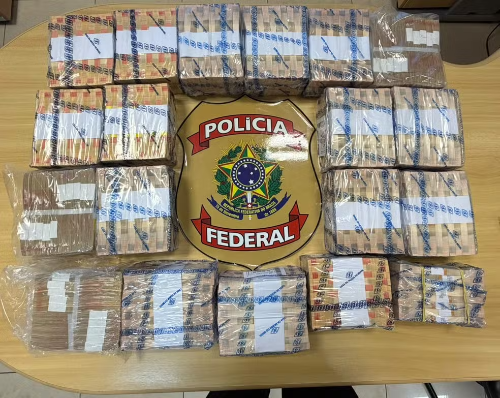 Polícia Federal apreende R$ 700 mil em dinheiro com dupla em Manaus