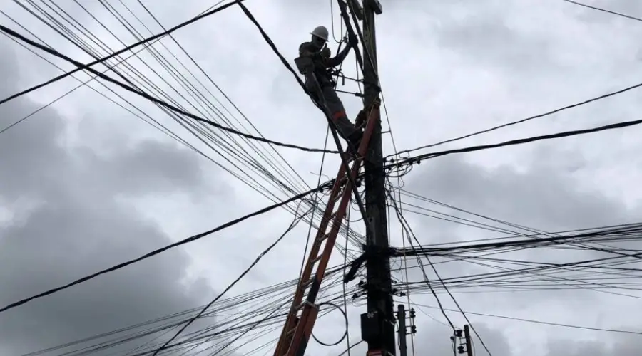 Cinco bairros de Manaus ficam sem energia por causa de manutenções nesta segunda-feira (17)