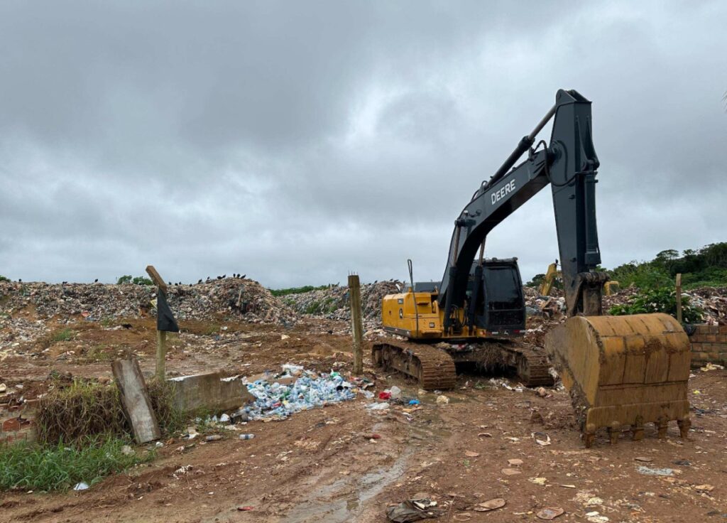 DPE entra com ação de interdição e encerramento do lixão de Iranduba