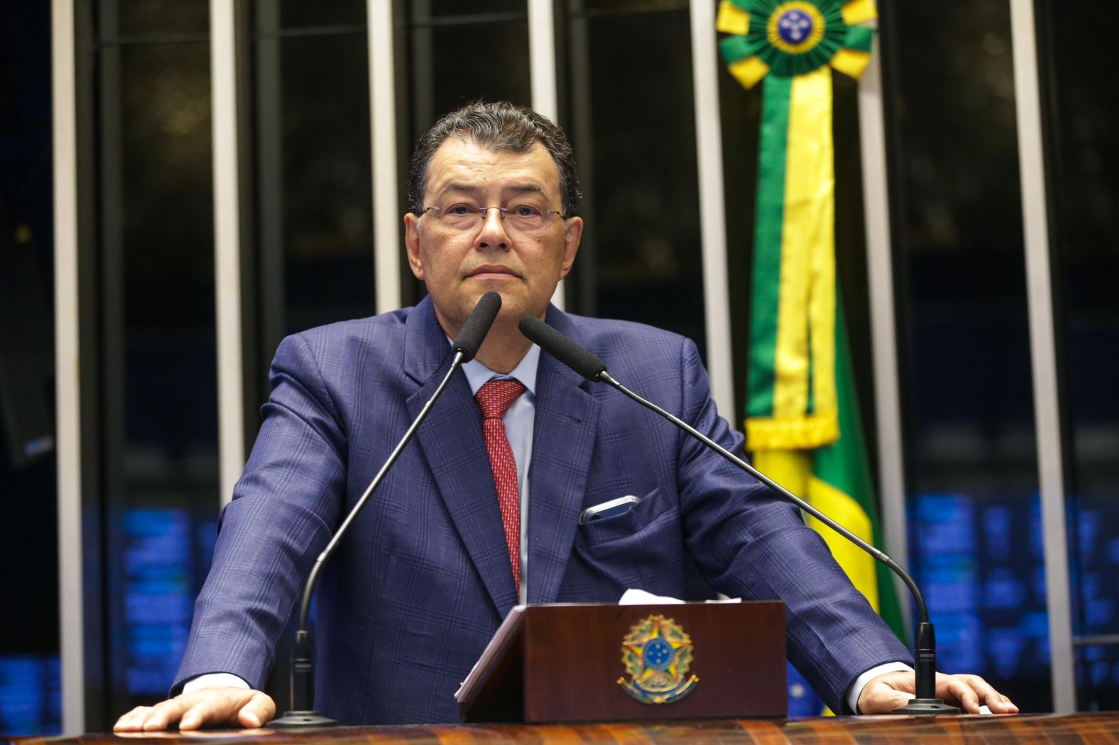 Criminosos aplicam golpe em senadores com uso do nome e foto de Eduardo Braga