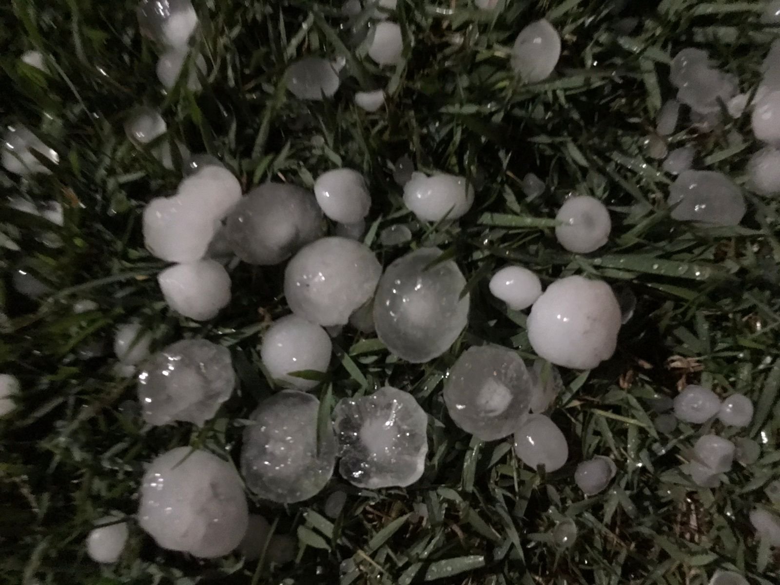 Em meio ao verão amazônico, estados do Norte estão em alerta para chuva de granizo