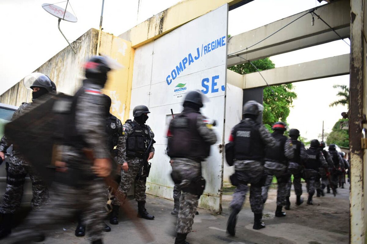 Parentes de presos do Compaj reclamam de falta de informação durante tentativa de rebelião