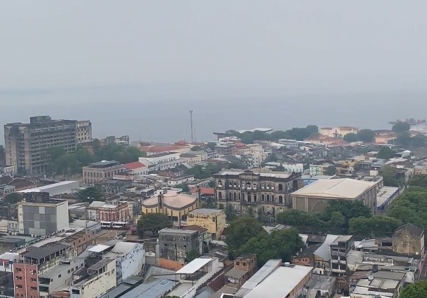 Após “pior manhã” da temporada de fumaça em Manaus, Prefeitura reforça que monitora situação