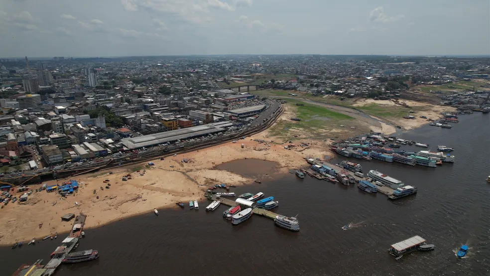 Rio Negro em Manaus segue em ritmo acelerado de vazante e está abaixo de 19 metros