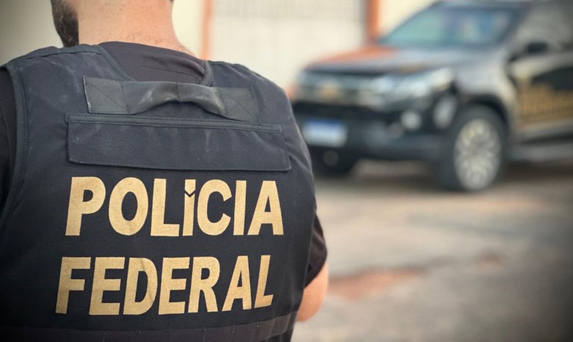 PF faz operação na Secretaria de Segurança Pública do AM e ex-secretário é detido