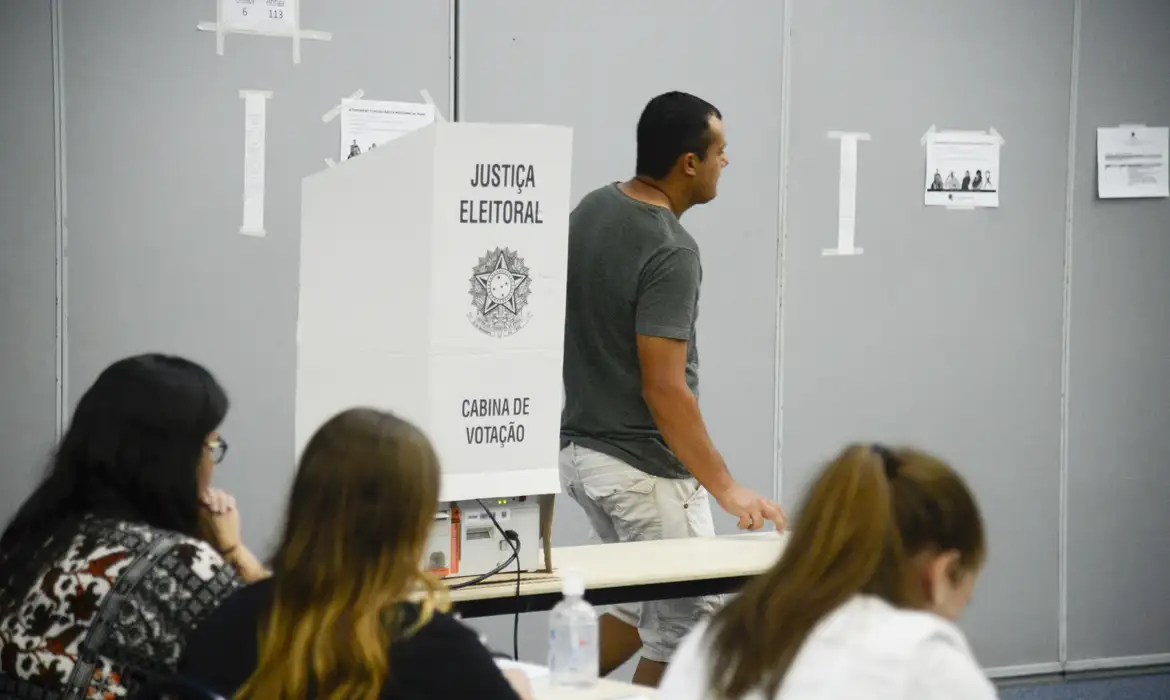 Eleições 2026: 2,8 milhões de pessoas devem votar neste domingo; especialistas analisam perfil do eleitorado no AM