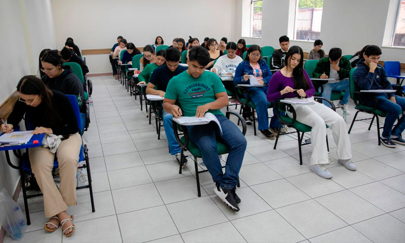 Mais de 8 mil inscritos deixaram de fazer prova do SIS da UEA nesse domingo (11)
