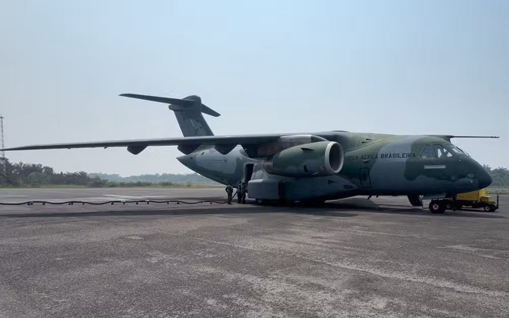 Aeronaves da FAB têm previsão de três lançamentos de água por dia para combate a queimadas