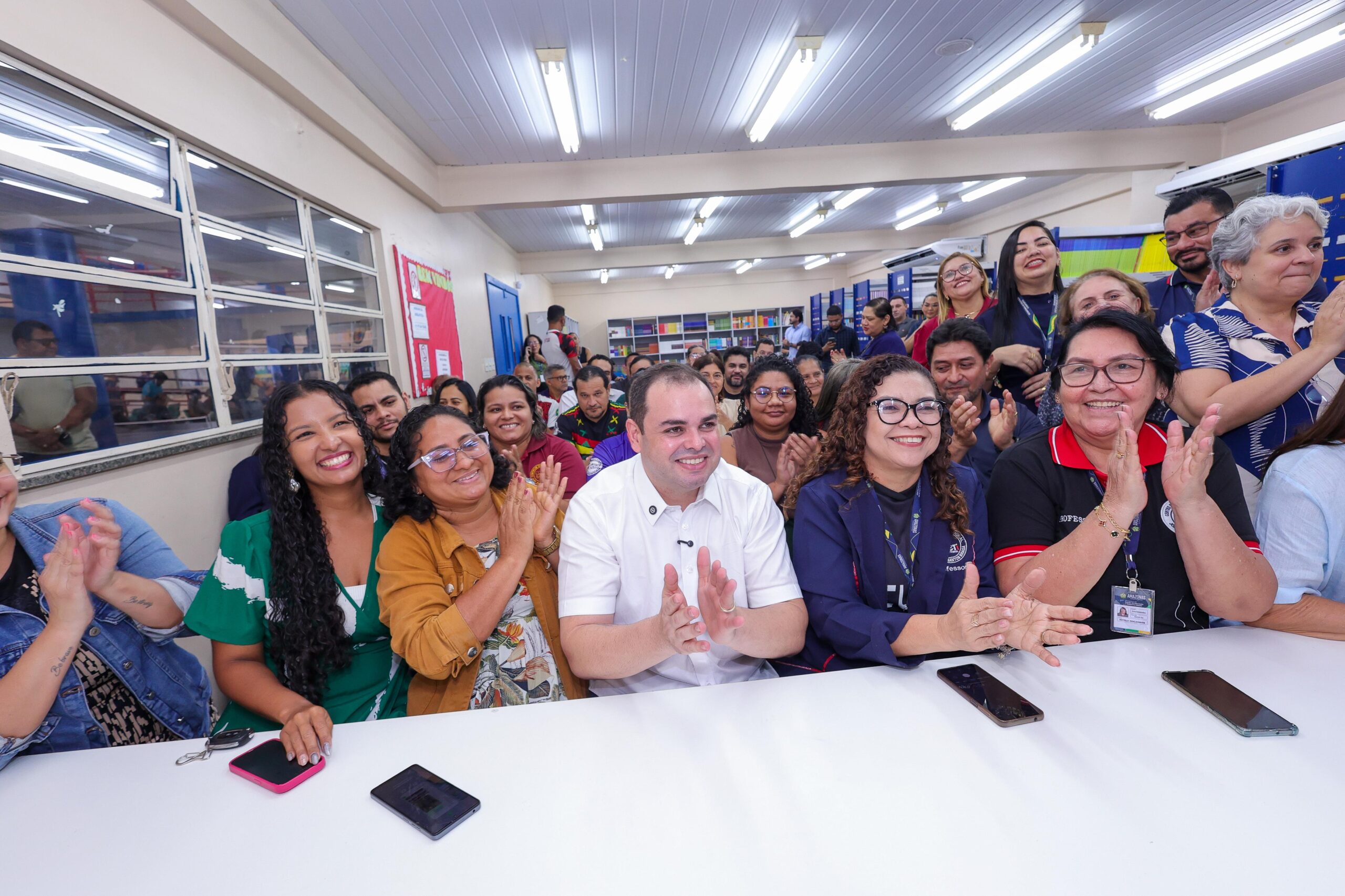 Trabalhadores da educação do AM vão receber abono Fundeb em 2026, afirma governador