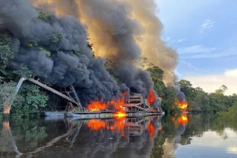 MPF aciona Marinha na Justiça por controle de dragas de garimpo na Amazônia