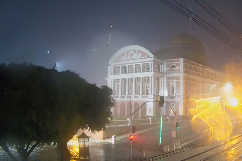 Chuva reduz poluição no ar em Manaus neste domingo (18)