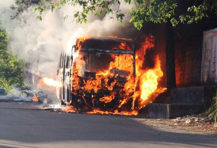 Ônibus é incinerado na onda de ataques do início do mês em Manaus