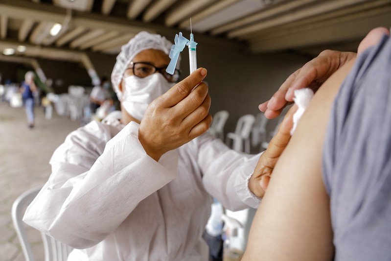 Vacinação continua neste sábado para pessoas com idade a partir 18 anos em Manaus