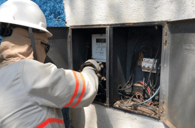 Consumidores têm dificuldades em manter serviço de energia em casa